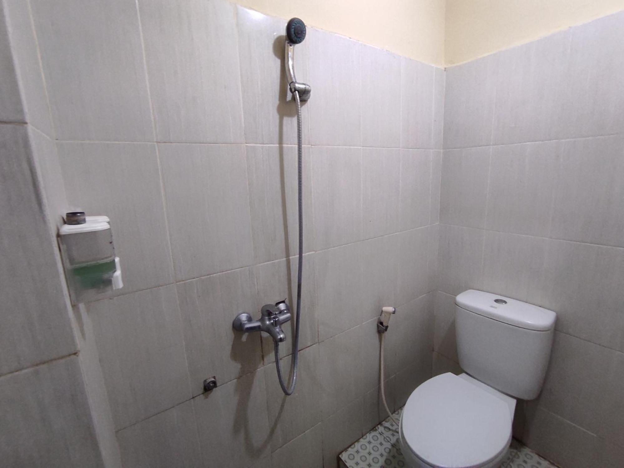Oyo 93411 Syariah Hotel Tomborang Karema Extérieur photo