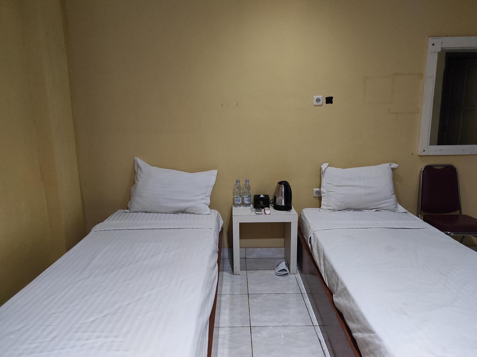 Oyo 93411 Syariah Hotel Tomborang Karema Extérieur photo